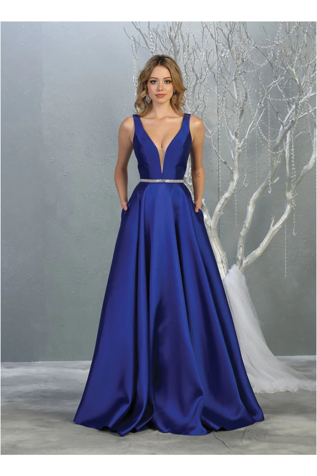 A Line Plunging V Neck Evening Gown Side Pockets Sleeveless Prom Dress - Image 11