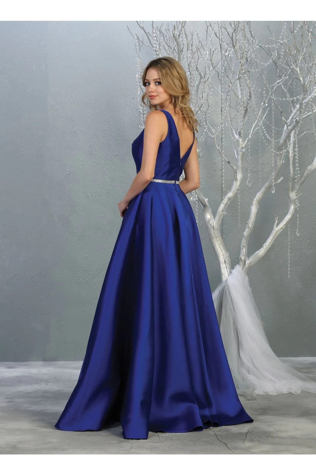 A Line Plunging V Neck Evening Gown Side Pockets Sleeveless Prom Dress - Image 12