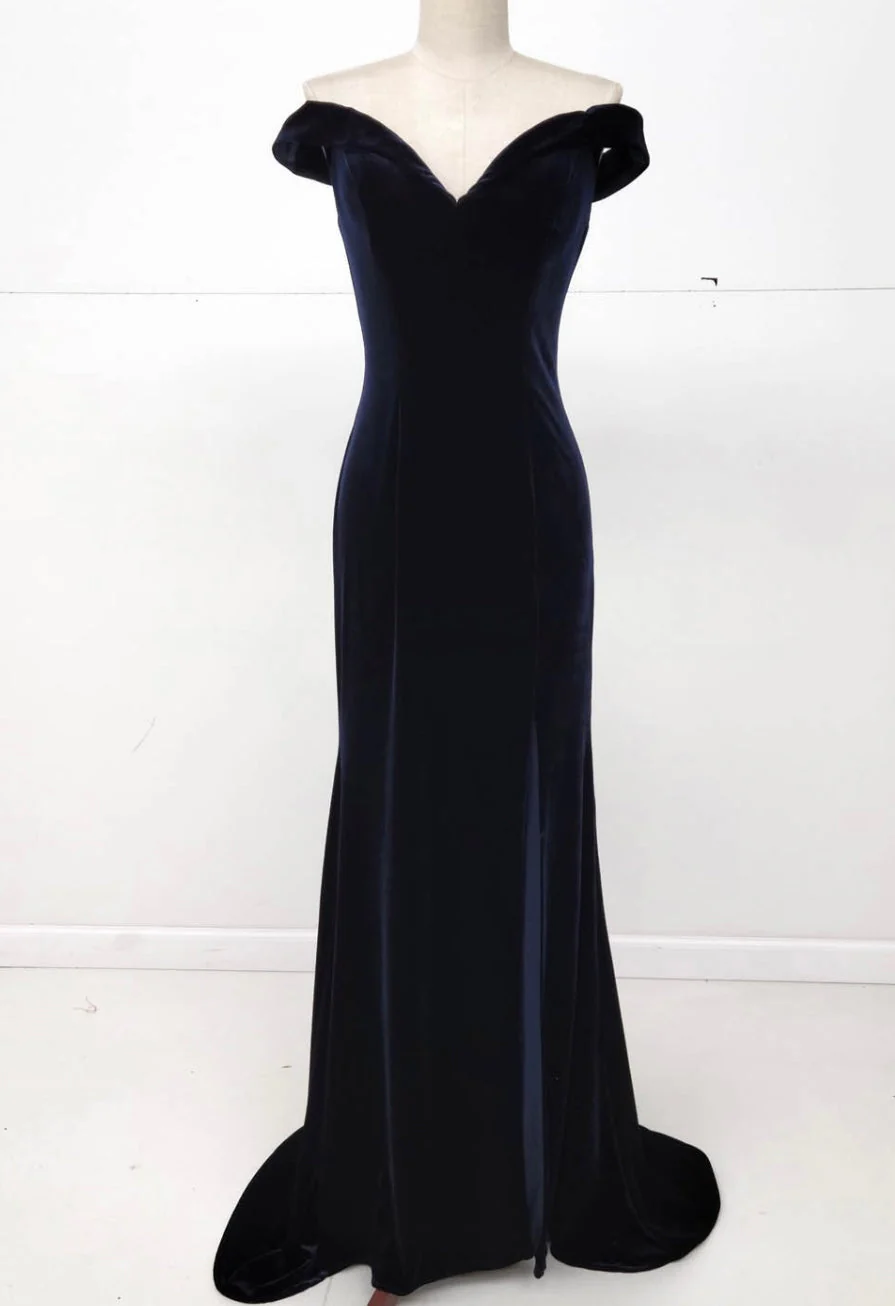 Chicas C6532 Evening Black Floor-Length High-Slit Style Velvet Dress - Image 3