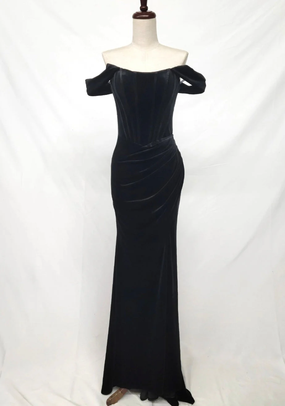 Chicas DM809 Modern Evening Black Floor-Length Style Velvet Dress