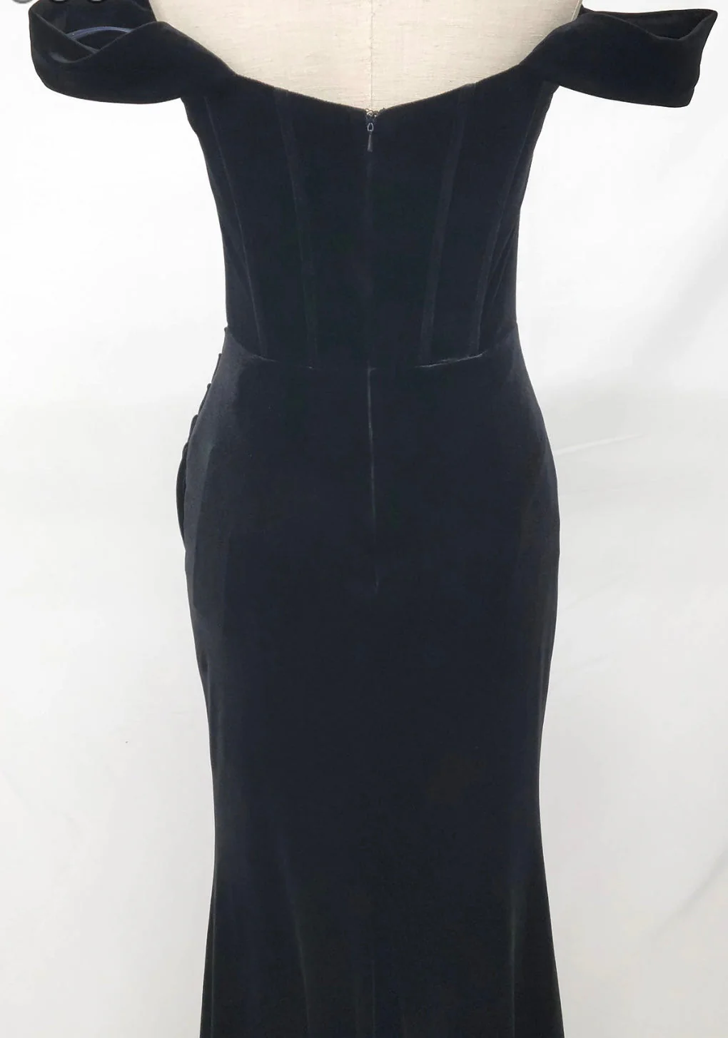 Chicas DM809 Modern Evening Black Floor-Length Style Velvet Dress - Image 2