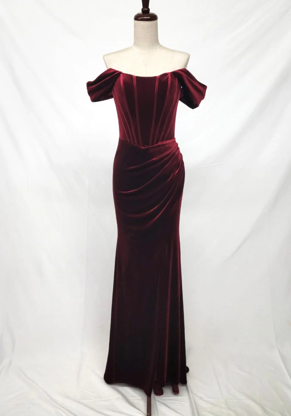 Chicas DM809 Modern Evening Black Floor-Length Style Velvet Dress - Image 3