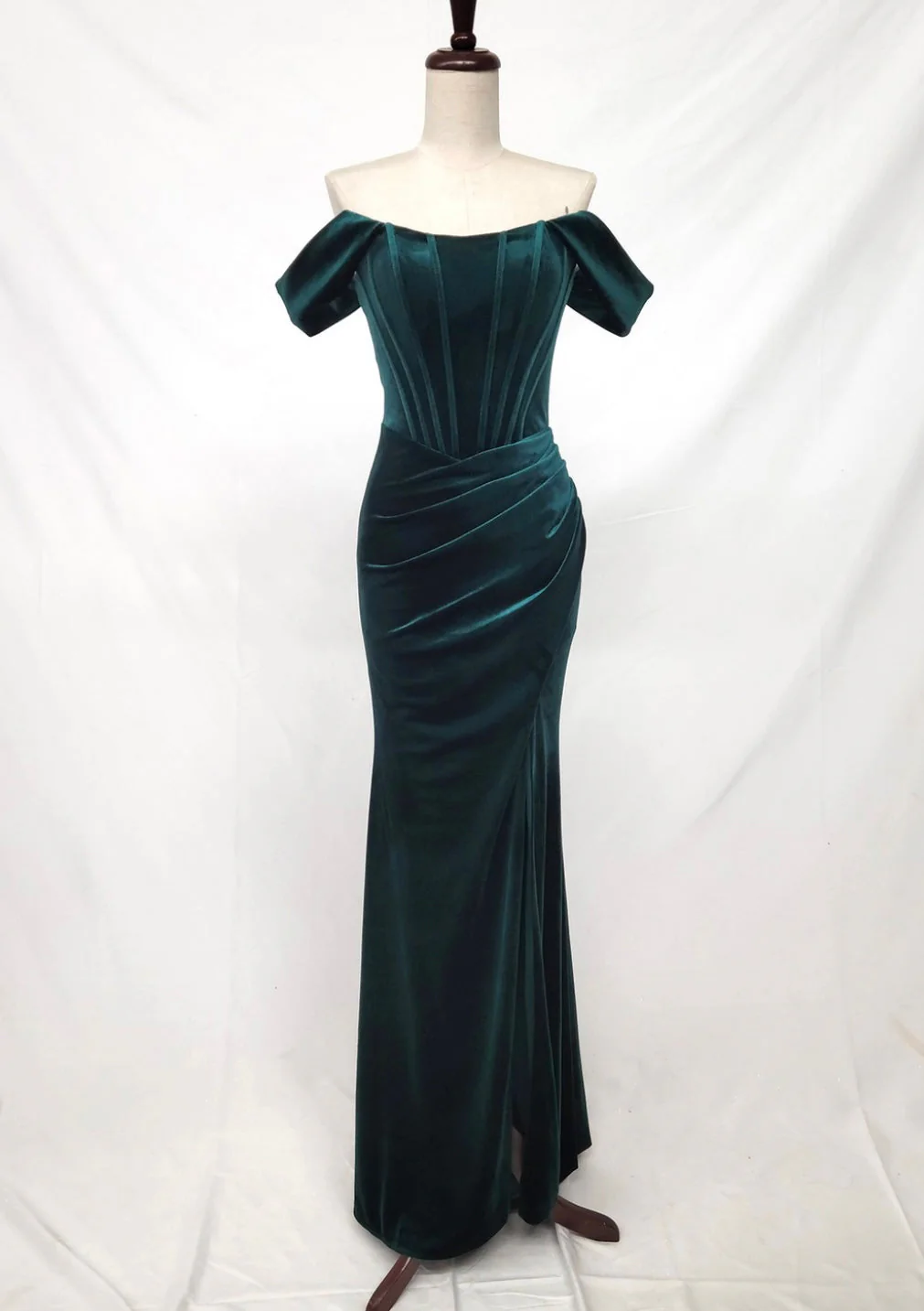 Chicas DM809 Modern Evening Black Floor-Length Style Velvet Dress - Image 4