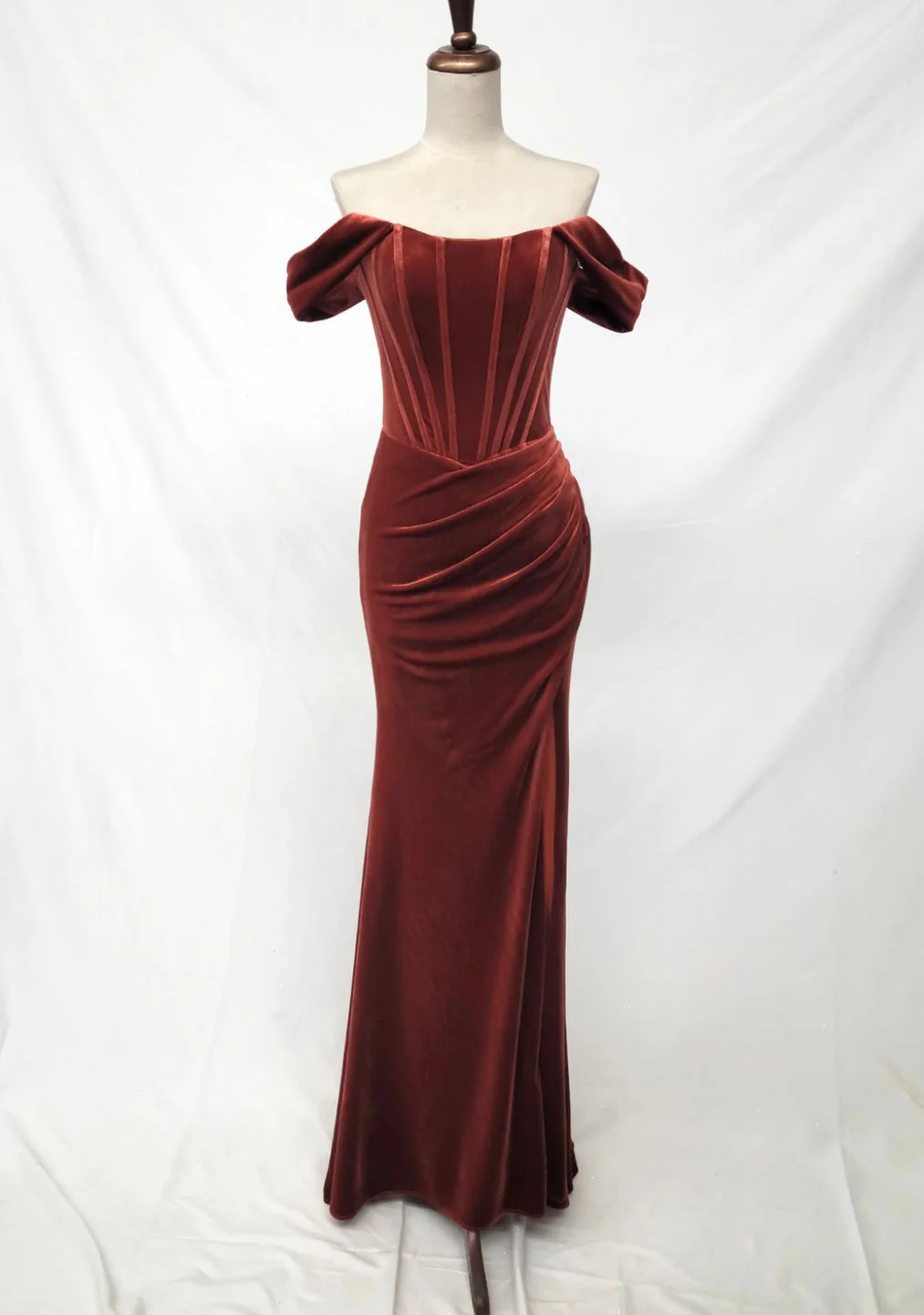 Chicas DM809 Modern Evening Black Floor-Length Style Velvet Dress - Image 5