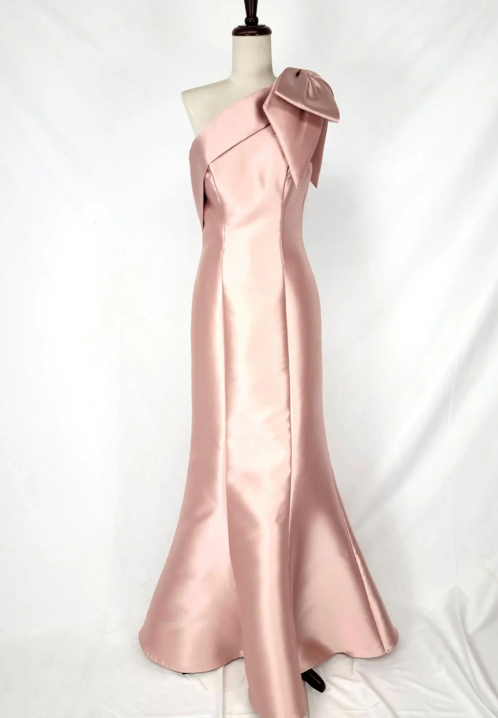 Chicas DM8690 Elegant Evening Red Mermaid One-Shoulder Bow Satin Dress - Image 4