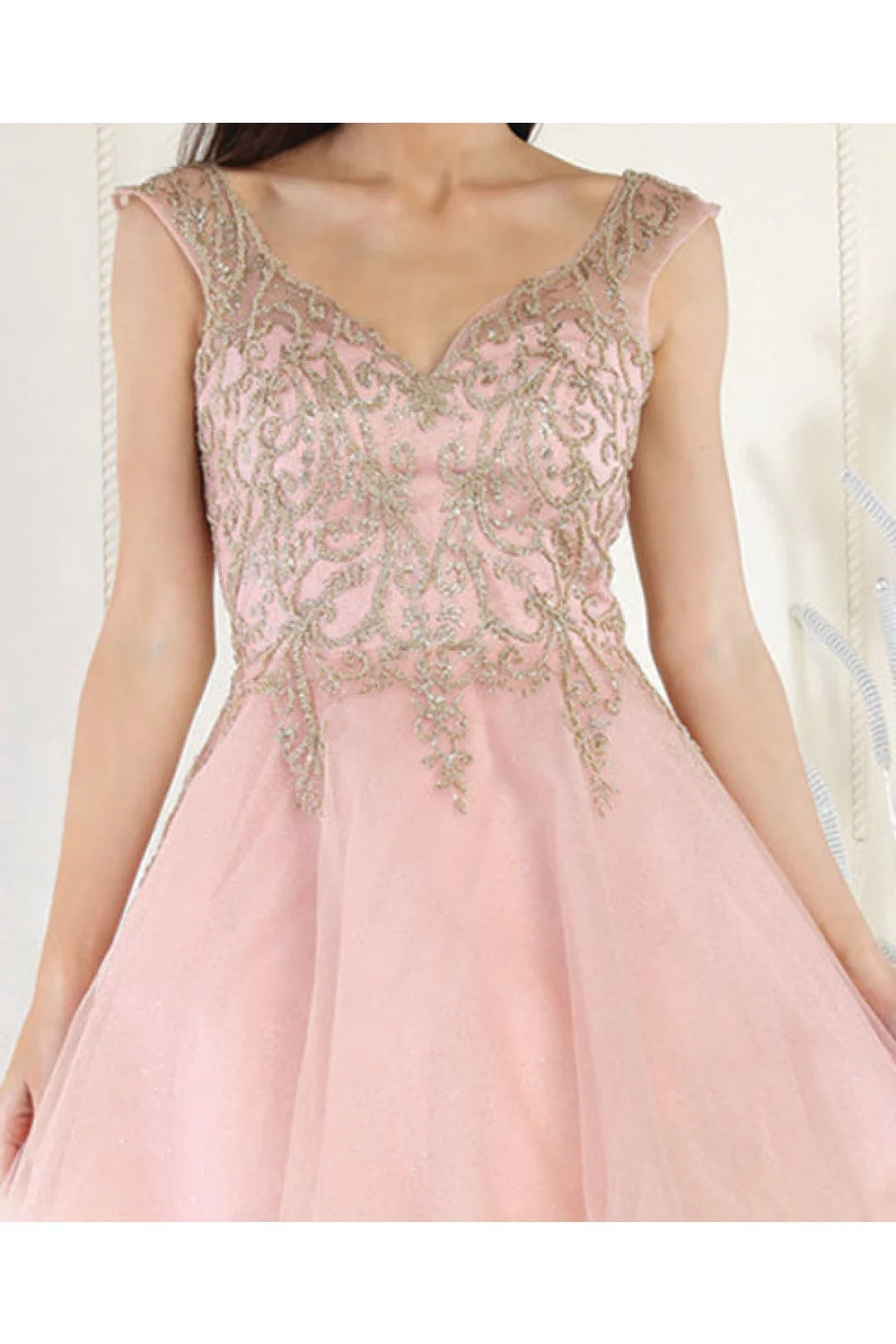 Dama Dresses for Quinceanera in Blush/Gold Style MQ1984 Quince Outfit - Image 3